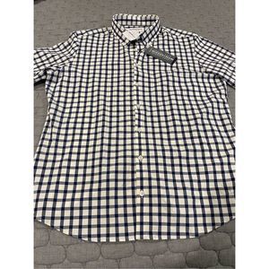 NWT Men’s button down short sleeve casual shirt.  Size XL by Mizzen + Main.
